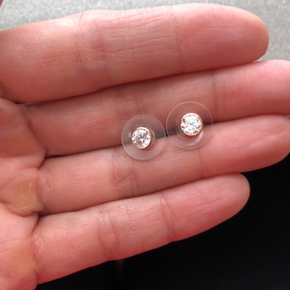 Sterling Silver 925 Round Shaped Cubic Zirconia 5mm stud earrings rose gold tone - Picture 2 of 5
